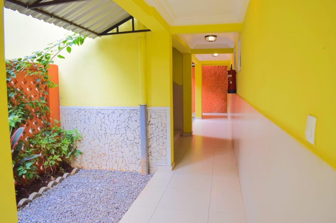 Riad Prince Louis Yaoundé Esterno foto